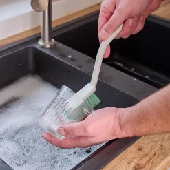 Brosse à vaisselle poils rigides blanc l.6cm