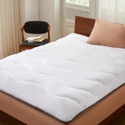 CASABEL Surmatelas 120x195 cm en Microfibre Rerspirante, Ultra Moelleux, Anti-Acariens, Liseré Gris, Idéal Matelas 2 places