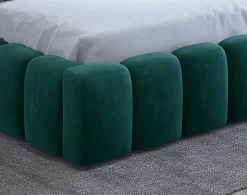 Cleo - lit coffre avec led - 140x200 cm - sommier inclus - en velours - Best Mobilier