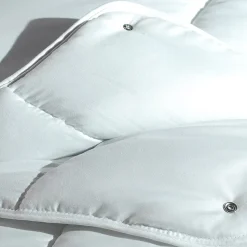 Couette blanche toutes saisons 220x240 cm microfibre