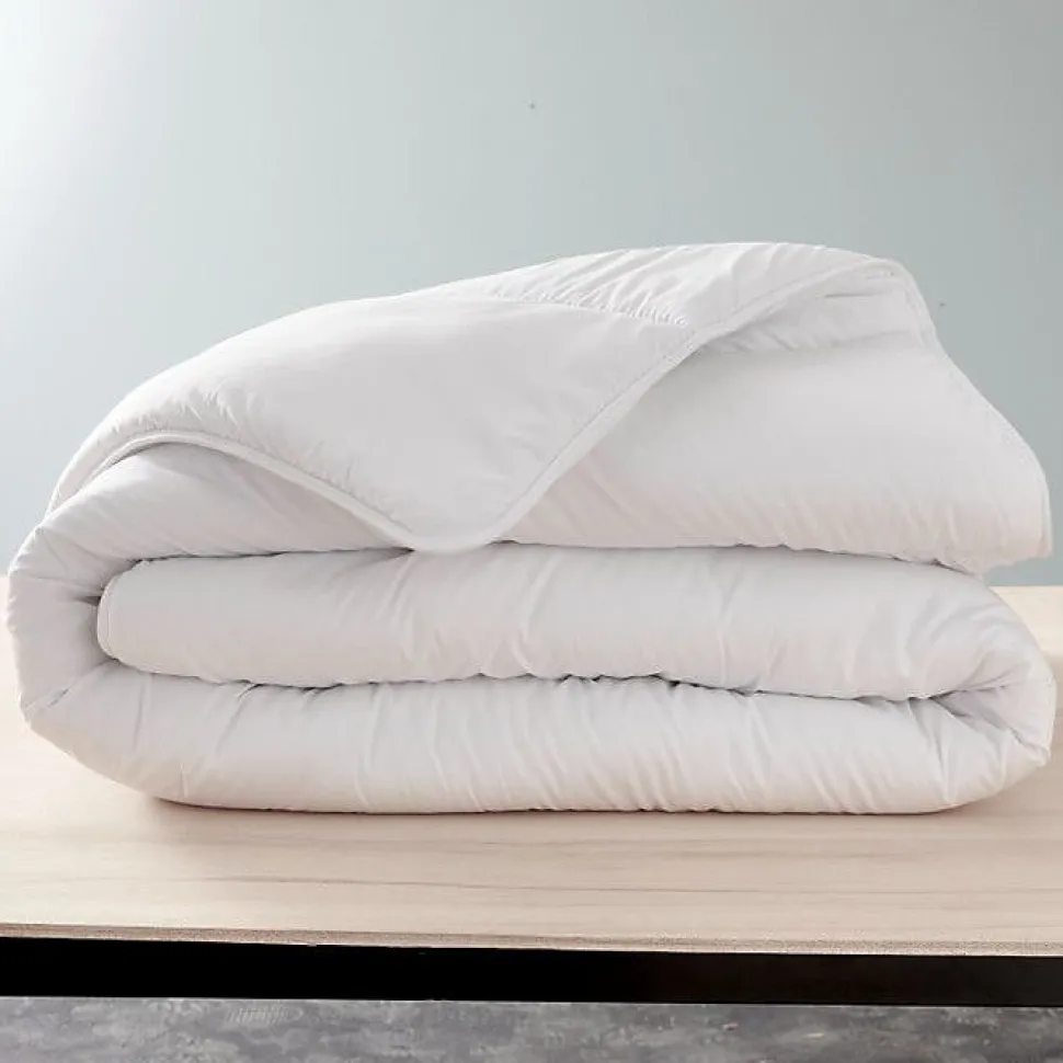 Couette Blanrêve Gamme "Douceur" 240 x 220 cm traité Anti Acarien Soft & care