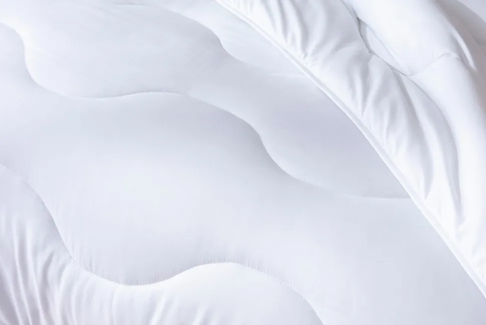 Couette chaude 240 x 260 cm polyester microfibre blanc 400g/m²