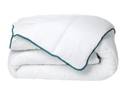 Couette chaude recyclée de DREAMEA en microfibre - 240 x 260 cm - 350 gr/ m² - Biais bleu - ROSA