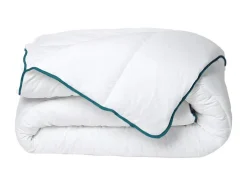 Couette chaude recyclée de DREAMEA en microfibre - 220 x 240 cm - 350 gr/ m² - Biais bleu - ROSA