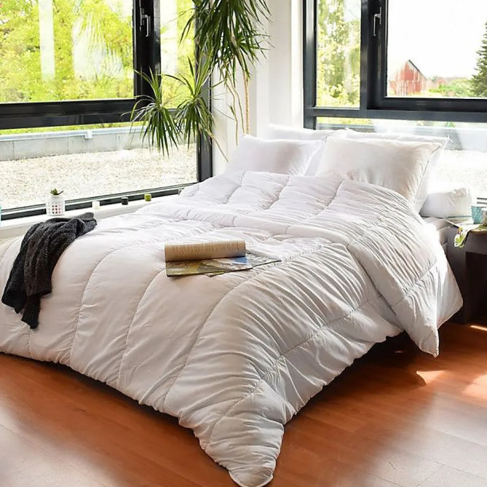 Couette légère anti transpirante 200 gr/m² 140 x 200 cm pour lit 1 place 90 x 190 cm