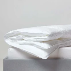 Couette légère été 260x220 cm - Couette 2 personnes - Microfibre - HOMESCAPES