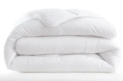 Couette tempérée 220 x 240 cm polyester microfibre blanc 250g/m²