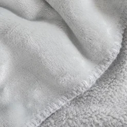 Couverture plaid gris clair 130x170cm SMOOTIK - SACASA