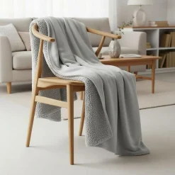 Couverture plaid gris clair 130x170cm SMOOTIK - SACASA