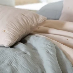 Couvre lit capitonné en mousseline de coton 260x240 cm ANDROS bleu lichen