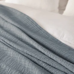 Dessus de lit 180x250 cm en coton lavé SEVILLE bleu abysse