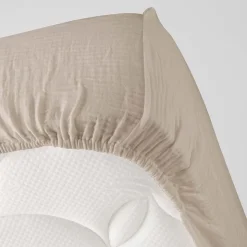 Drap housse en gaze de coton 160 x 200 cm Tendance uni sable
