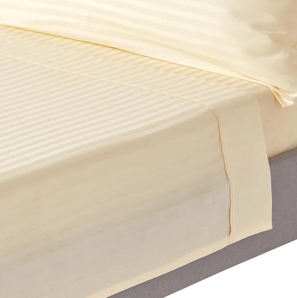 Drap plat satin rayé en coton égyptien 330 fils jaune pâle, 270x300 cm - HOMESCAPES