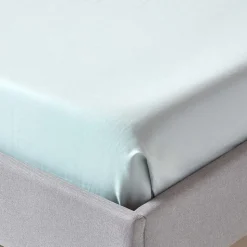 Drap plat uni en coton égyptien bio 400 fils bleu givré, 230x255 cm - HOMESCAPES