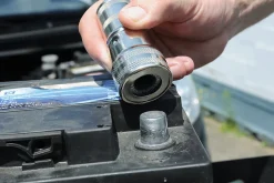 KS Tools - 700.1197 - Brosse de nettoyage pour cosses de batterie, 120 mm