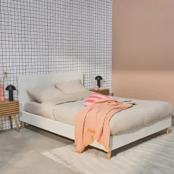 Lit avec sommier à lattes et tête de lit. L 202 x P 148 x H 89cm. blanc. finition velours côtelé (grosse côte)