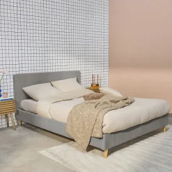 Lit avec sommier à lattes et tête de lit. L 202 x P 148 x H 89cm. gris. finition velours côtelé (grosse côte)