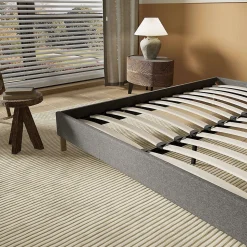 Lit avec sommier lattes en bois - 140x190 cm - Tissu Gris - Pieds en bois
