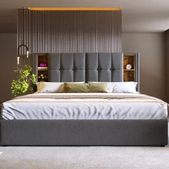 Lit coffre 140x200 cm capitonné avec rangement intégré, charge sans fil et USB-C - sommier et matelas inclus - tissu coton gris