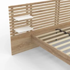 Lit double AMALIA avec tête de lit, étagères suspendues et sommier 140 x 190 cm hêtre et blanc