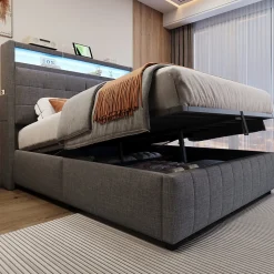 Lit double 140x200 cm tissu gris avec LED, USB, tête de lit étagères et rangement hydraulique, Sommier inclus, design moderne