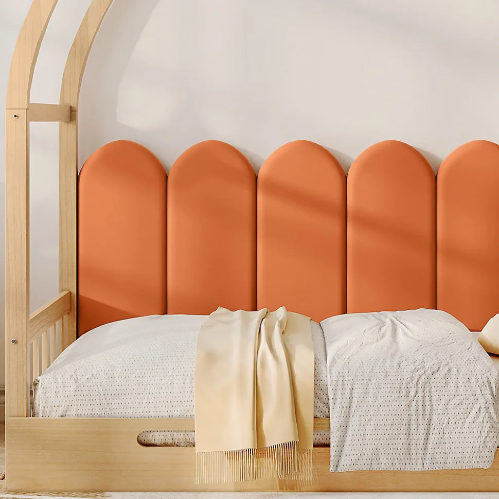 Lit gigogne cabane enfant 140x200 cm avec toit arqué et coussins en velours - pin massif naturel et orange