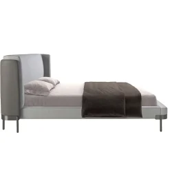 Lit moderne en tissu gris clair et similicuir noir pour chambre élégante