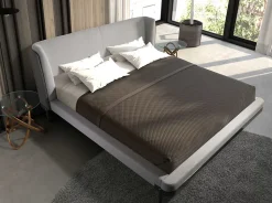 Lit moderne en tissu gris clair et similicuir noir pour chambre élégante