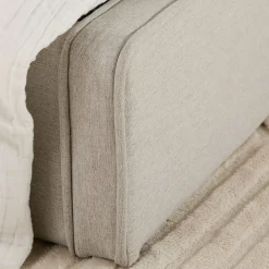 Lit simple BELARTI 90 x 190 cm rembourré, revêtement en tissu - Gris clair