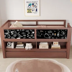 Lit superposé 90x200 cm avec lit gigogne, panneaux tableau à craie et rangement ouvert en bois massif brun