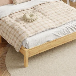 Lit 160x200 cm en pin et rotin PE avec tête de lit décorative, design naturel, 15 lattes et pieds centraux