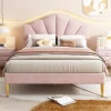 Lit 140x200 cm en velours rose avec tête de lit réglable, pieds métal doré et sommier à lattes bois