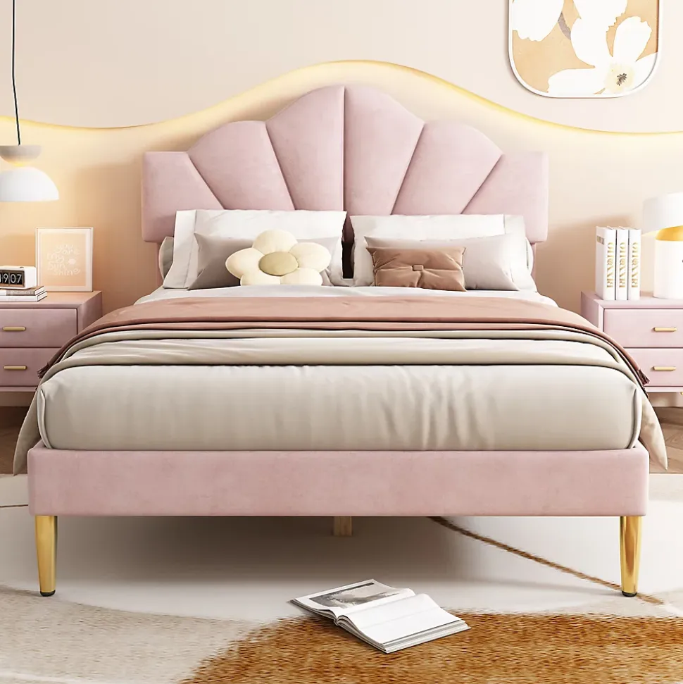 Lit 140x200 cm en velours rose avec tête de lit réglable, pieds métal doré et sommier à lattes bois