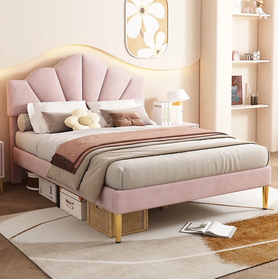 Lit 140x200 cm en velours rose avec tête de lit réglable, pieds métal doré et sommier à lattes bois