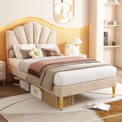 Lit 90x200 cm tête coquillage réglable, pieds métal doré, velours beige et sommier à lattes bois