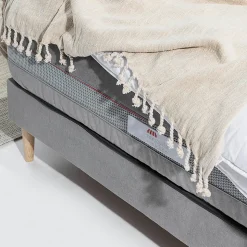 Matelas Luxury - ressorts ensachés et viscoélastique pour un soutien adaptatif, 27 cm.