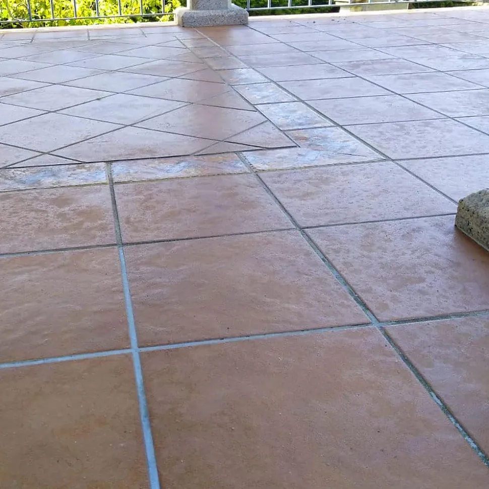 Nettoyant hydrofuge (5L) pour grès, pierre et béton. Élimine taches et les éclaboussures d'hydrofuges sur les surfaces poreuses