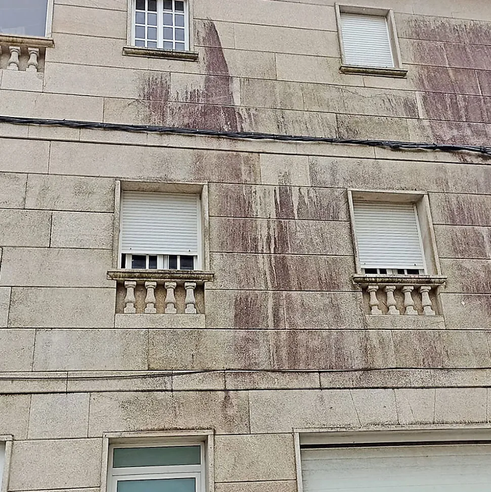 Nettoyant hydrofuge (5L) pour grès, pierre et béton. Élimine taches et les éclaboussures d'hydrofuges sur les surfaces poreuses