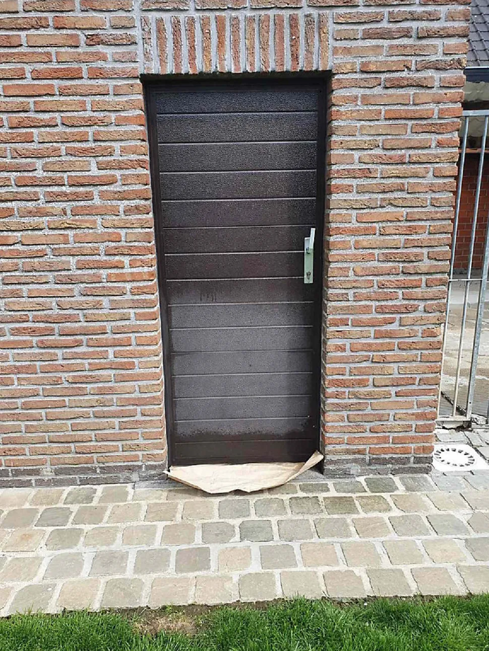 Nettoyant Rénovateur Ravive Couleurs Peinture PVC Métal Antitache 5 ans 250g - 2 Portes et 10 Fenêtres Chiffon microfibre inclus