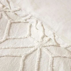 Parure de lit blanche tuftée à motif géométrique, 260x220cm - HOMESCAPES