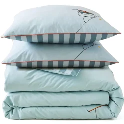 Parure de lit brodée 3 pièces : housse 240x220 cm et taies 50x80 cm en percale de coton PASSE MONTAGNE bleu givré