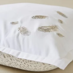 Parure de lit brodée 3 pièces : housse 260x240 cm et taies 50x70 cm en satin de coton NINA blanc