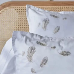 Parure de lit brodée 3 pièces : housse 260x240 cm et taies 50x70 cm en satin de coton NINA blanc