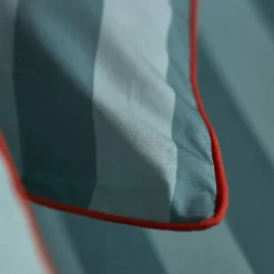 Parure de lit brodée 2 pièces : housse 140x200 cm et taie 65x65 cm en percale de coton PASSE MONTAGNE bleu givré