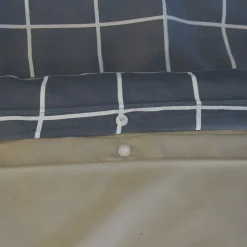 Parure de lit réversible PINPON 1 place imprimé thème pompier en microfibre. 140 x 200cm. 1 housse de couette. 1 taie d'oreiller