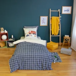 Parure de lit réversible PINPON 1 place imprimé thème pompier en microfibre. 140 x 200cm. 1 housse de couette. 1 taie d'oreiller