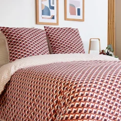Parure de lit 240x220 cm en microfibre TIAGOH rouge motif géométrique 3 pièces