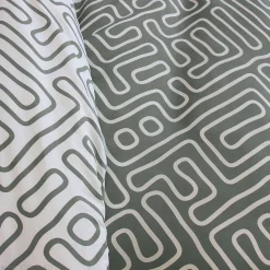 Parure de lit 140x200 cm en microfibre PARCHEMIN vert motif graphique 2 pièces