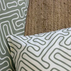 Parure de lit 140x200 cm en microfibre PARCHEMIN vert motif graphique 2 pièces