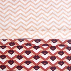 Parure de lit 140x200 cm en microfibre TIAGOH rouge motif géométrique 2 pièces